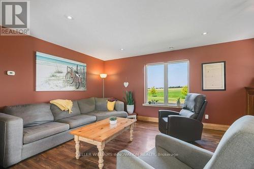 143 West Street, North Perth, ON - Indoor Photo Showing Living Room