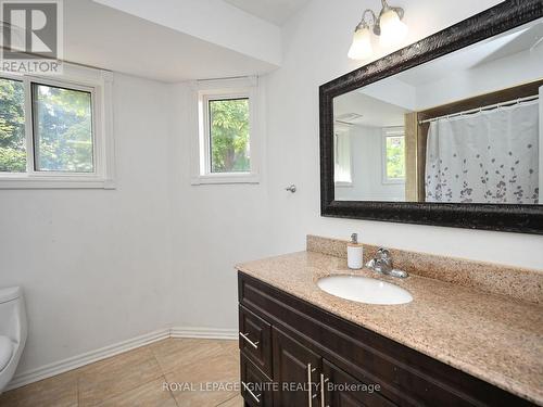 1466 Emerson Lane, Mississauga, ON - Indoor Photo Showing Bathroom