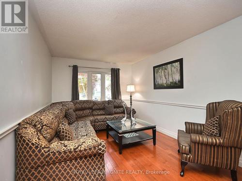 1466 Emerson Lane, Mississauga, ON - Indoor Photo Showing Living Room