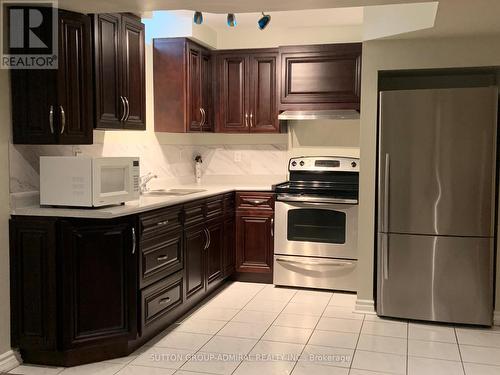 26 Pandora Court, Richmond Hill, ON - Indoor Photo Showing Kitchen