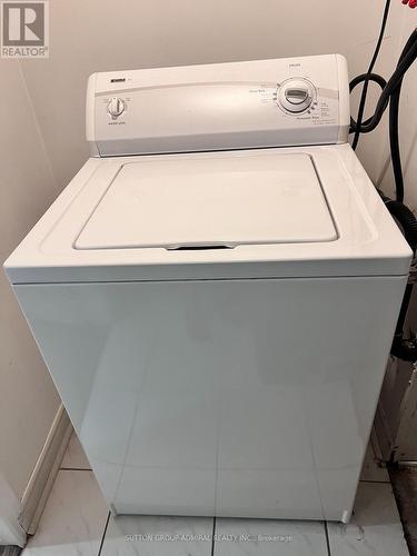 26 Pandora Court, Richmond Hill, ON - Indoor Photo Showing Laundry Room