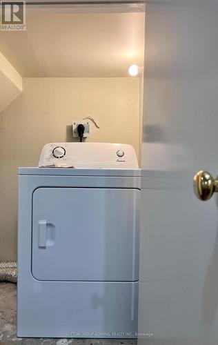 26 Pandora Court, Richmond Hill, ON - Indoor Photo Showing Laundry Room