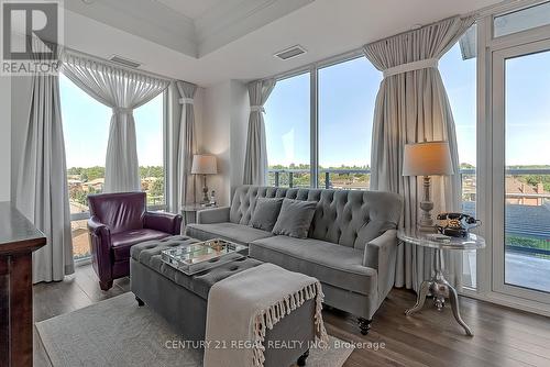 514 - 4800 Highway 7, Vaughan, ON - Indoor Photo Showing Living Room