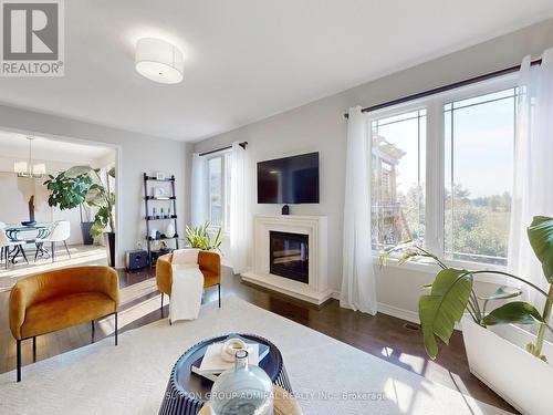 25 Heather Drive, Richmond Hill, ON - Indoor Photo Showing Living Room With Fireplace