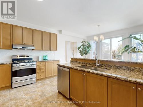 25 Heather Drive, Richmond Hill, ON - Indoor Photo Showing Kitchen With Double Sink