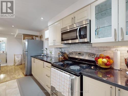 25 Heather Drive, Richmond Hill, ON - Indoor Photo Showing Kitchen With Double Sink