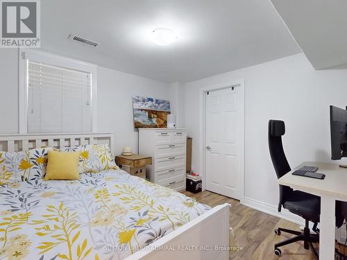 25 Heather Drive, Richmond Hill, ON - Indoor Photo Showing Bedroom