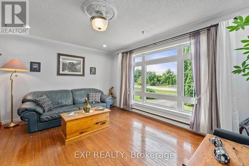 2948 Suntrac Drive, Ramara, ON - Indoor Photo Showing Living Room