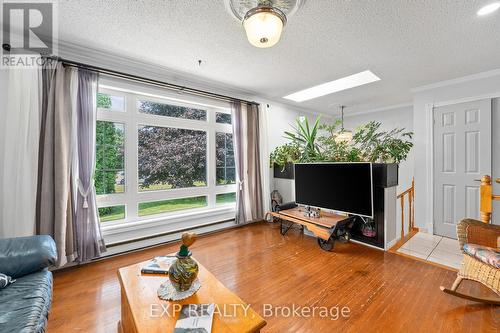 2948 Suntrac Drive, Ramara, ON - Indoor Photo Showing Living Room