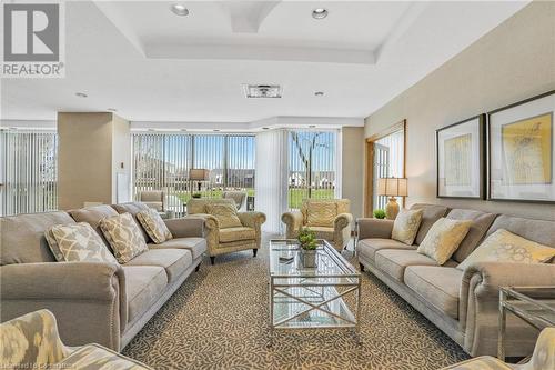 162 Martindale Road Unit# 405, St. Catharines, ON - Indoor Photo Showing Living Room