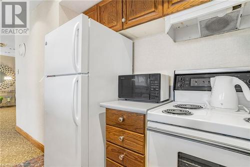 162 Martindale Road Unit# 405, St. Catharines, ON - Indoor Photo Showing Kitchen