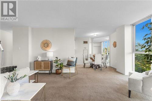 162 Martindale Road Unit# 405, St. Catharines, ON - Indoor Photo Showing Living Room