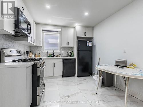 6501 Meltzer Mews, Mississauga (Meadowvale), ON - Indoor Photo Showing Kitchen