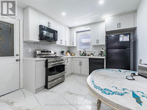 6501 Meltzer Mews, Mississauga, ON - Indoor Photo Showing Kitchen