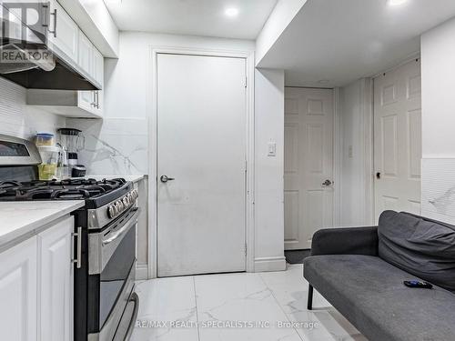 6501 Meltzer Mews, Mississauga, ON - Indoor Photo Showing Kitchen