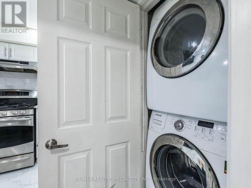 6501 Meltzer Mews, Mississauga (Meadowvale), ON - Indoor Photo Showing Laundry Room