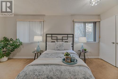 64 - 1330 Mississauga Valley Boulevard, Mississauga, ON - Indoor Photo Showing Bedroom