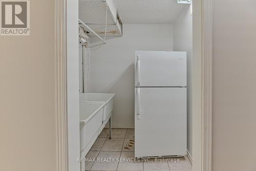 64 - 1330 Mississauga Valley Boulevard, Mississauga, ON - Indoor Photo Showing Laundry Room