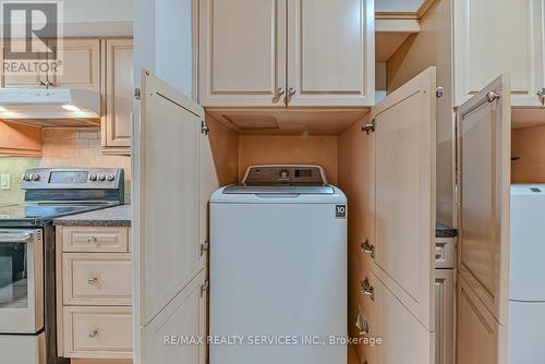 64 - 1330 Mississauga Valley Boulevard, Mississauga (Mississauga Valleys), ON - Indoor Photo Showing Laundry Room