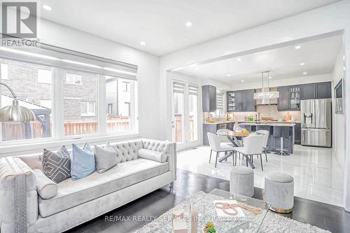 19 Argelia Crescent, Brampton, ON - Indoor Photo Showing Living Room