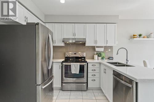 33 Zachary Drive, Brampton (Snelgrove), ON - Indoor Photo Showing Kitchen With Double Sink