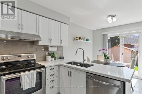 33 Zachary Drive, Brampton (Snelgrove), ON - Indoor Photo Showing Kitchen With Double Sink With Upgraded Kitchen