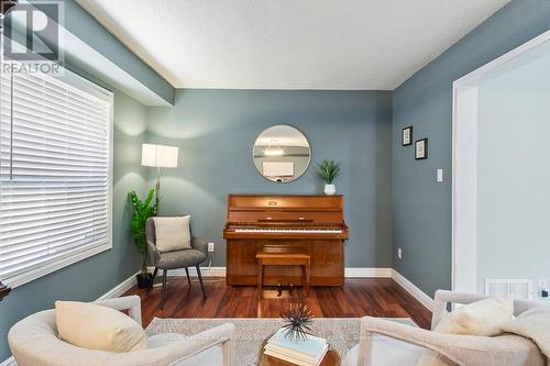 33 Zachary Drive, Brampton (Snelgrove), ON - Indoor Photo Showing Living Room