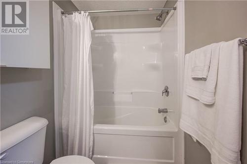 242 Rachel Crescent Unit# D, Kitchener, ON - Indoor Photo Showing Bathroom