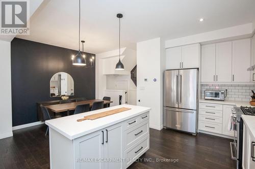 116 Columbus Gate, Hamilton, ON - Indoor Photo Showing Kitchen With Upgraded Kitchen