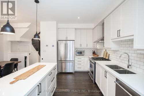 116 Columbus Gate, Hamilton, ON - Indoor Photo Showing Kitchen With Double Sink With Upgraded Kitchen