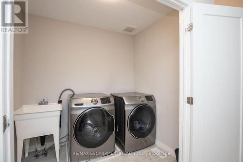 116 Columbus Gate, Hamilton, ON - Indoor Photo Showing Laundry Room