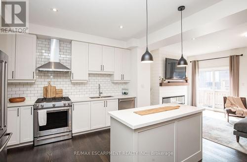 116 Columbus Gate, Hamilton, ON - Indoor Photo Showing Kitchen