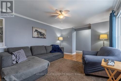 4539 Ontario Street, Lincoln, ON - Indoor Photo Showing Living Room