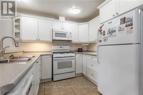 4539 Ontario Street, Lincoln, ON - Indoor Photo Showing Kitchen With Double Sink