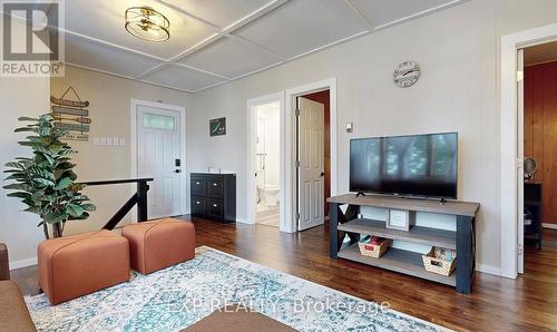 25 - 1026 Merrill Road, Alnwick/Haldimand, ON - Indoor Photo Showing Living Room