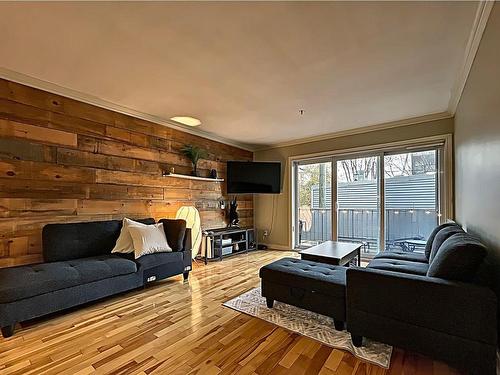 Living room - 3-8495 Rue Hochelaga, Montréal (Mercier/Hochelaga-Maisonneuve), QC - Indoor Photo Showing Living Room