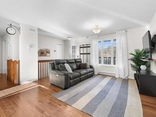 Vue d'ensemble - 372Z  - 374Z Ch. De Gosford, Shannon, QC - Indoor Photo Showing Living Room