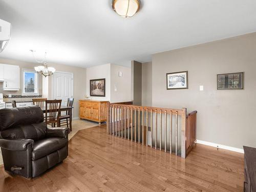 Escalier - 372Z  - 374Z Ch. De Gosford, Shannon, QC - Indoor Photo Showing Living Room