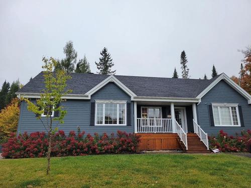 FaÃ§ade - 372Z  - 374Z Ch. De Gosford, Shannon, QC - Outdoor With Deck Patio Veranda With Facade