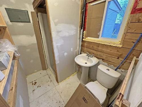 12 Front Street, Nipigon, ON - Indoor Photo Showing Bathroom