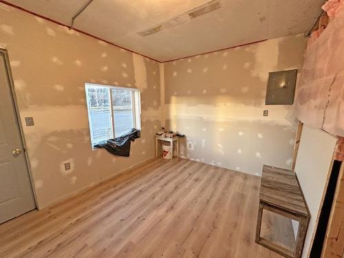 12 Front Street, Nipigon, ON - Indoor Photo Showing Other Room