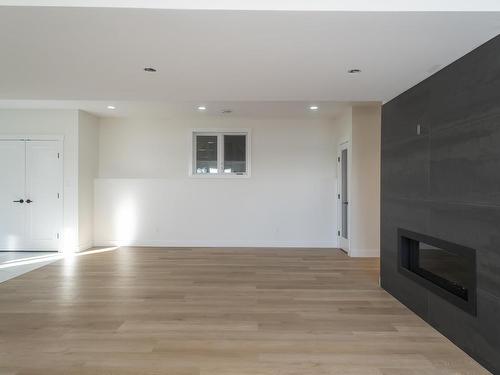 3205 Nelson Drive, Shuniah, ON - Indoor Photo Showing Living Room With Fireplace