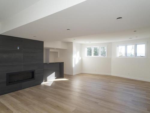 3205 Nelson Drive, Shuniah, ON - Indoor Photo Showing Living Room With Fireplace