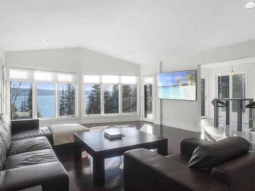 3205 Nelson Drive, Shuniah, ON - Indoor Photo Showing Living Room