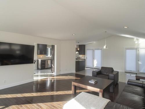 3205 Nelson Drive, Shuniah, ON - Indoor Photo Showing Living Room