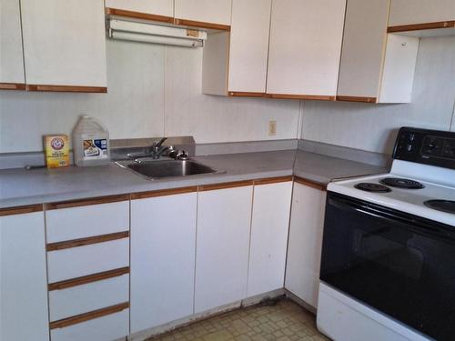 3 Starr Street, Atikokan, ON - Indoor Photo Showing Kitchen