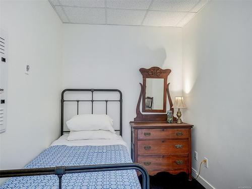 303-770 Fisgard St, Victoria, BC - Indoor Photo Showing Bedroom