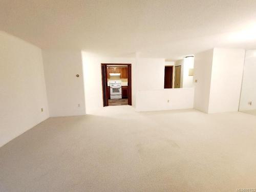 310-1010 Bristol Rd, Saanich, BC - Indoor Photo Showing Other Room