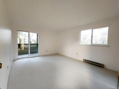 310-1010 Bristol Rd, Saanich, BC - Indoor Photo Showing Other Room