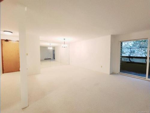 310-1010 Bristol Rd, Saanich, BC - Indoor Photo Showing Other Room